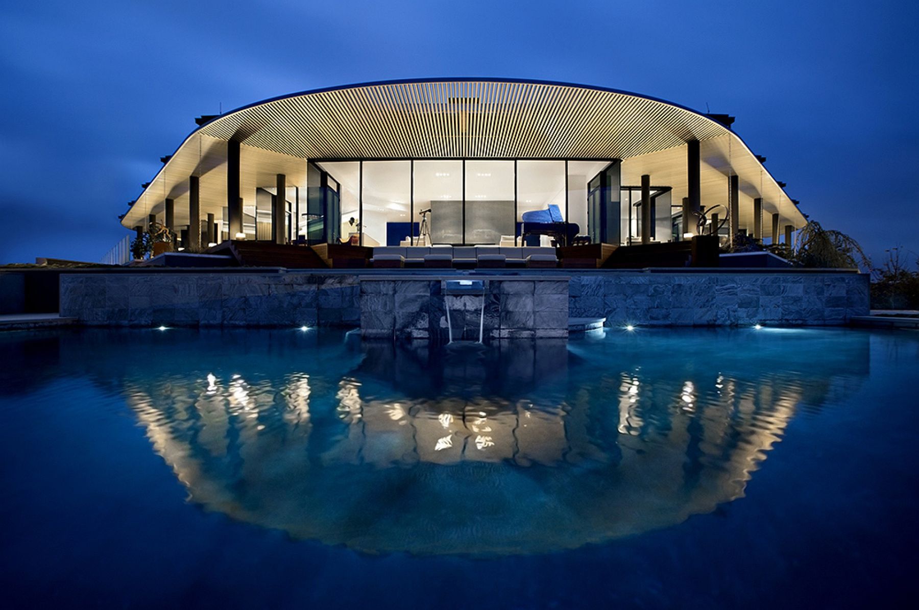 View of the infinity pool, aluminum trellis and outdoor lounge at the Hilltop Residence