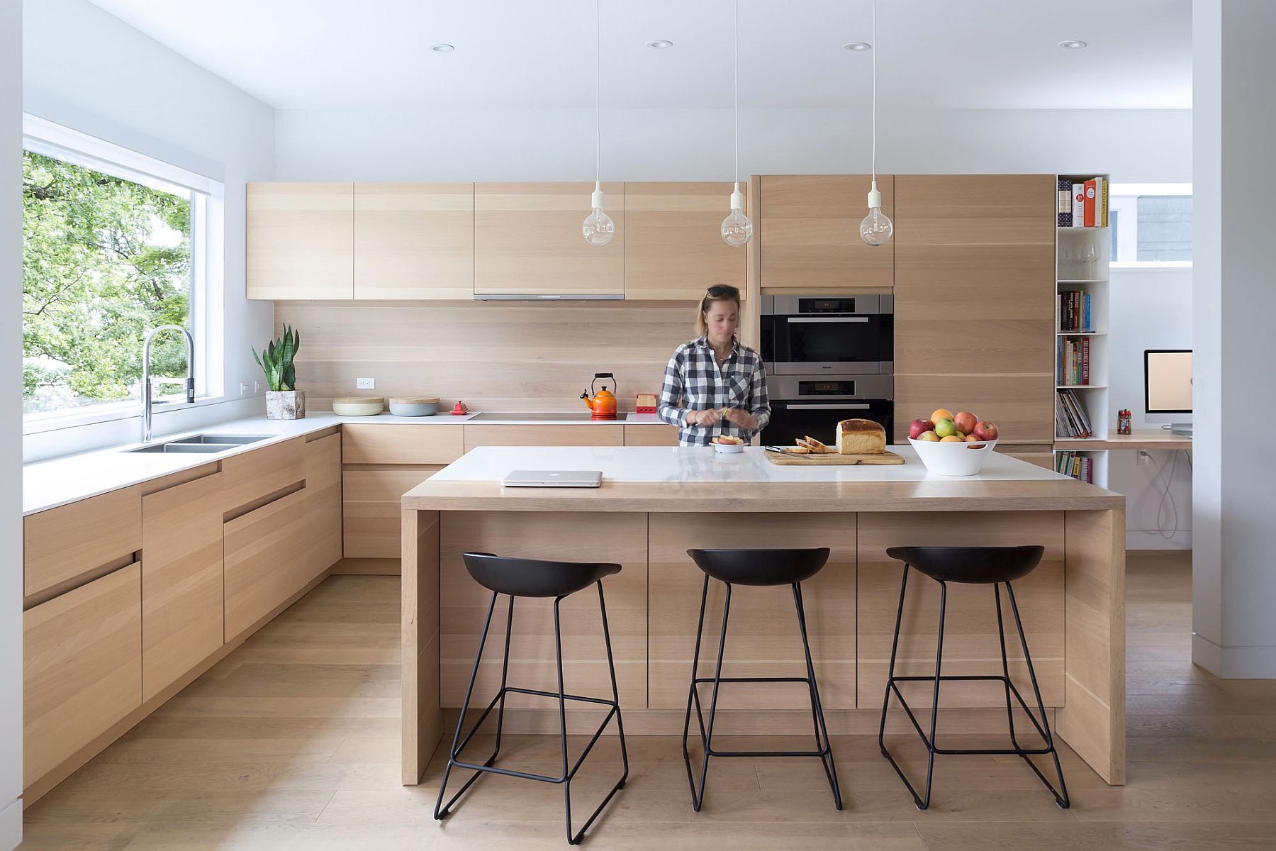 Wooden cabinets, island and backsplash for the breezy modern kitchen