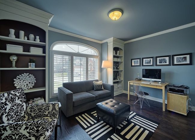 Contemporary Home Office In Blue And Gray With Ample Shelf Space 650x467 