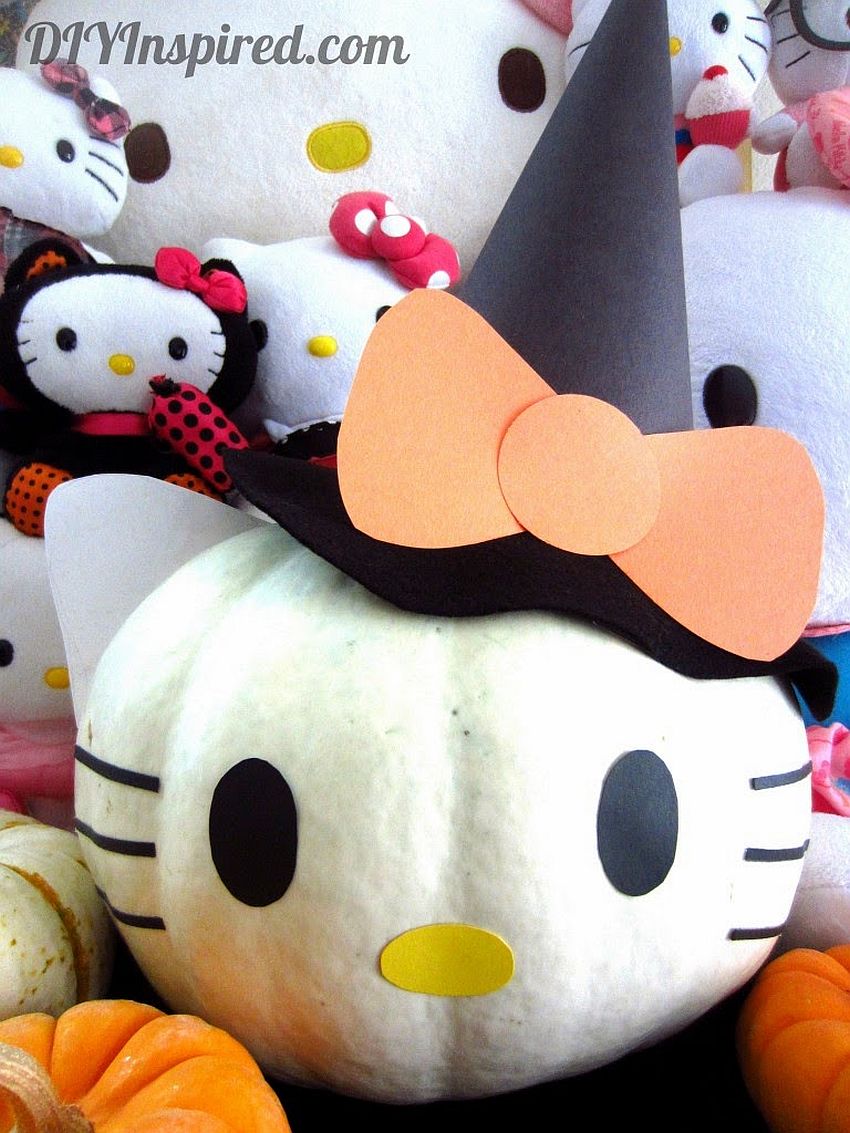 Cute and cuddly Hello Kitty pumpkin is perfect for your little princess' Halloween [From: DIYInspired]
