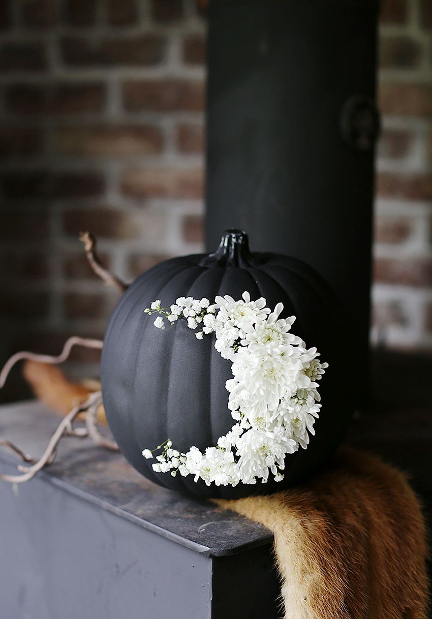 Floral touch for the dark, painted pumpkin