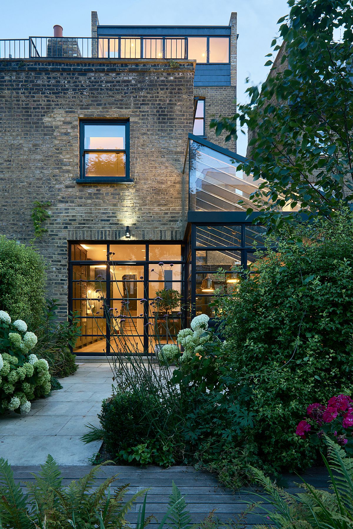 Modern Extension Using Crittall Windows Refreshes Victorian Terrace House