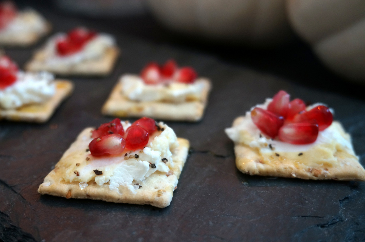 Goat cheese crackers with pomegranate and honey