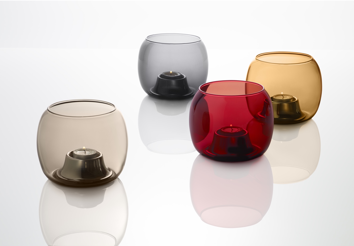 Kaasa Tealight candleholders by Ilkka Suppanen for Iittala. Image © Fiskars Finland.