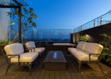 Outdoor-lounge-garden-stands-and-jacuzzi-for-the-sky-garden-217x155