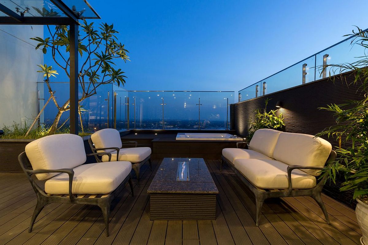 Outdoor lounge, garden stands and jacuzzi for the sky garden