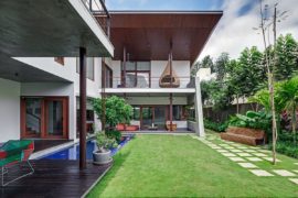 House 1058: Series of Cantilevered Roofs and Gardens Offers Sheltered Hangouts