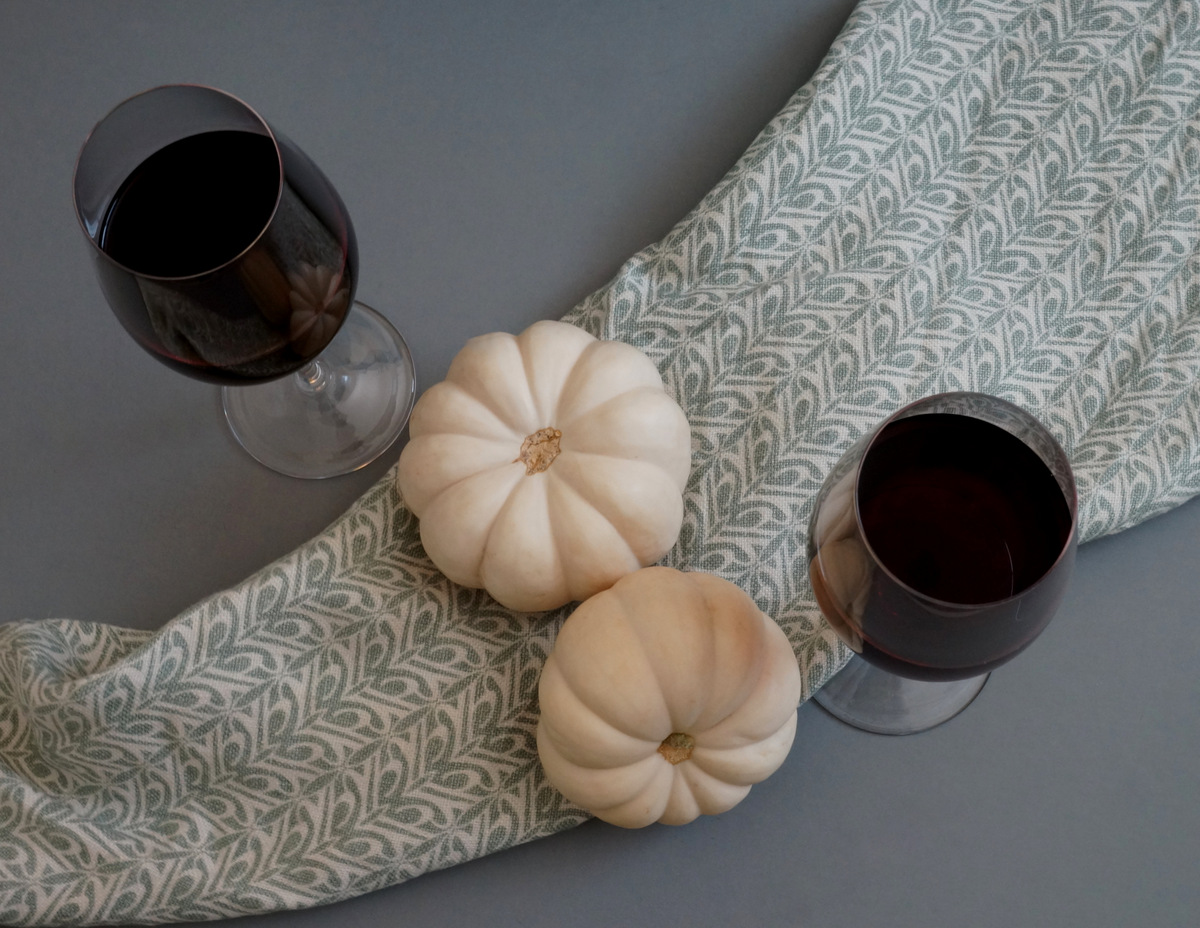 Red wine and pumpkins for a Halloween tablescape