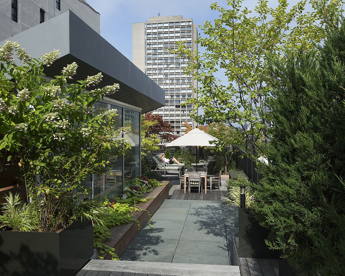 Roof garden of the NoHo Loft designed by DXA Studii in New York