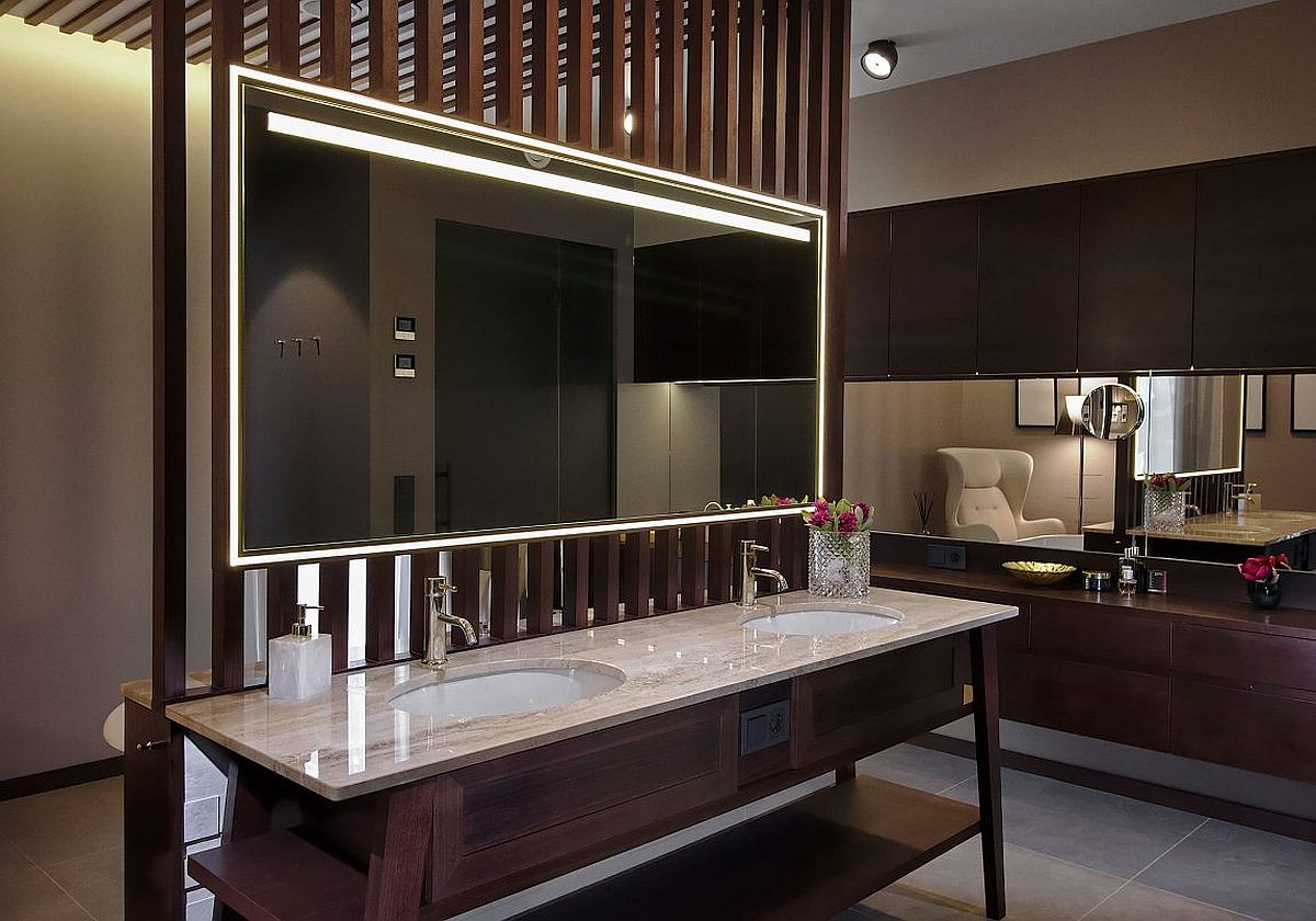 Traditional and modern touches combined using a gorgeous bathroom vanity