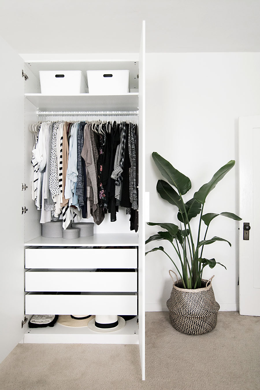 Wardrobe storage