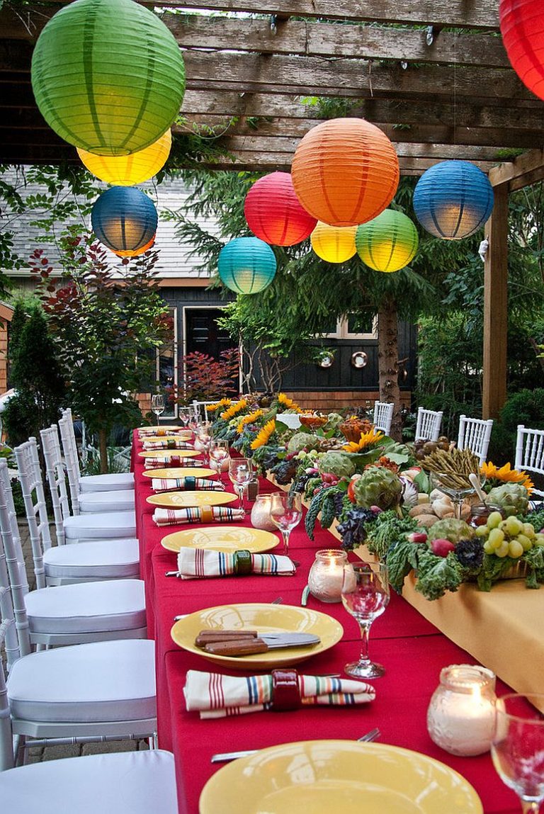 15 Outdoor Thanksgiving Dinner Decorations & Table Settings