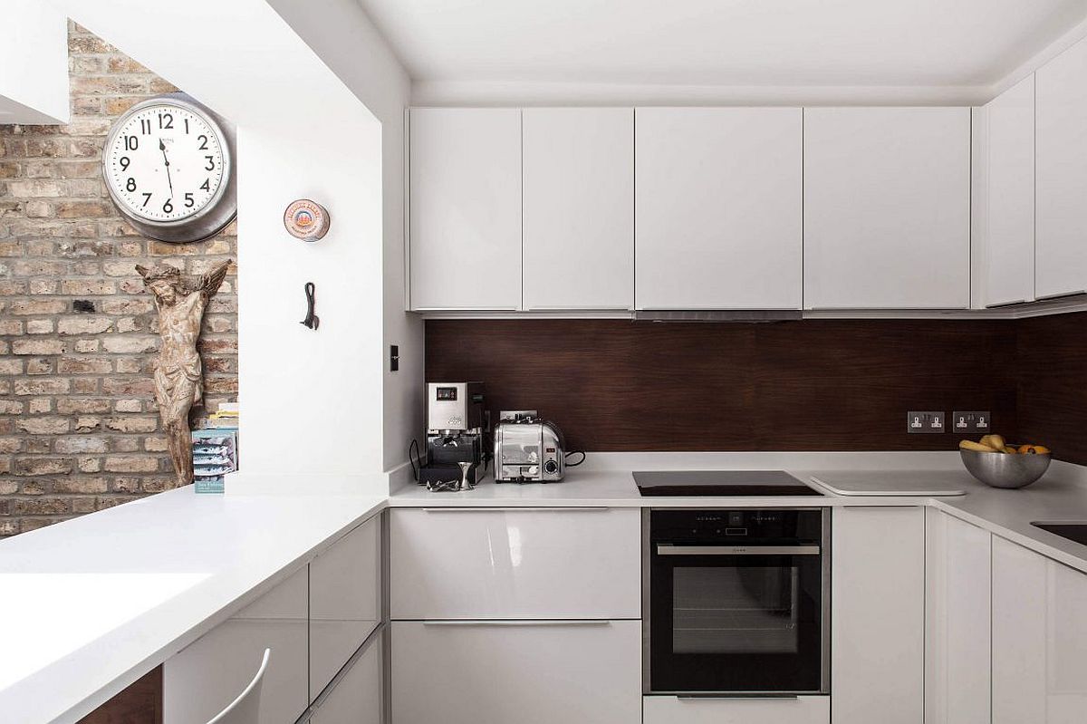 Contemporary cabinets in white give the kitchen an ergonomic and stylish makeover