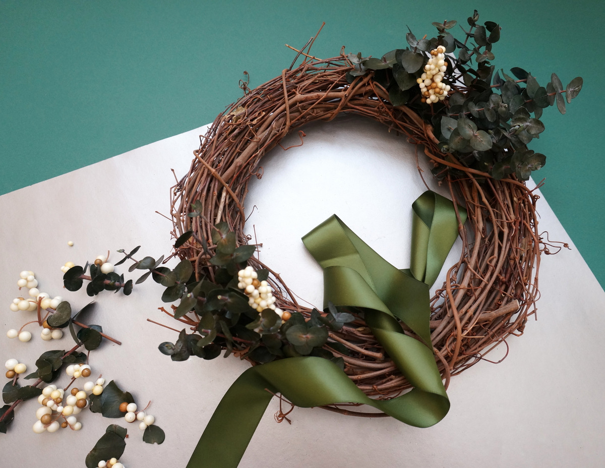 DIY holiday wreath