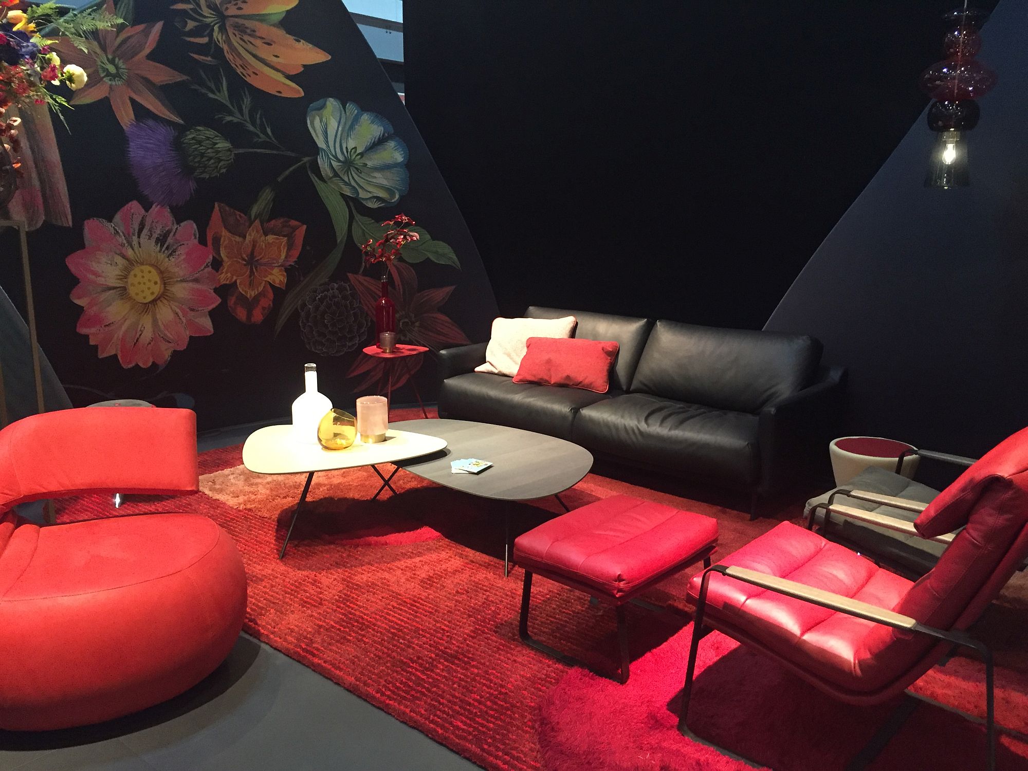 Dashing modern living room in red!