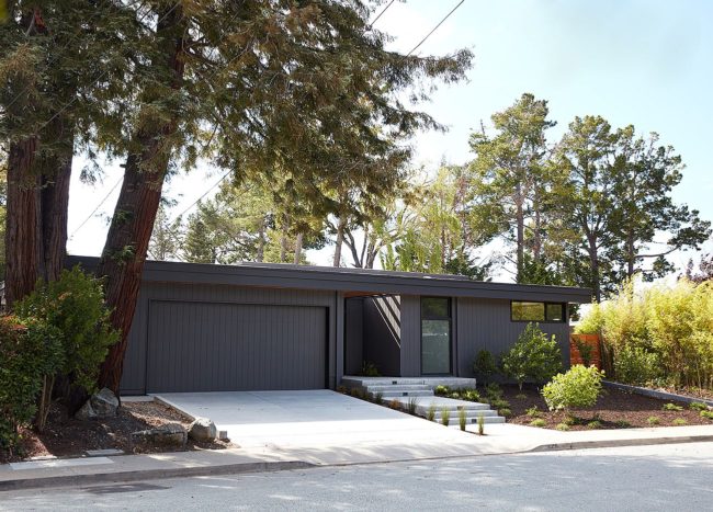 Glass Wall House: Custom Design Meets Eichler-inspired, Modern Flair 