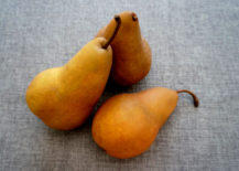 Golden pears add warmth to the centerpiece 217x155 A Bountiful Centerpiece for Your Thanksgiving Table