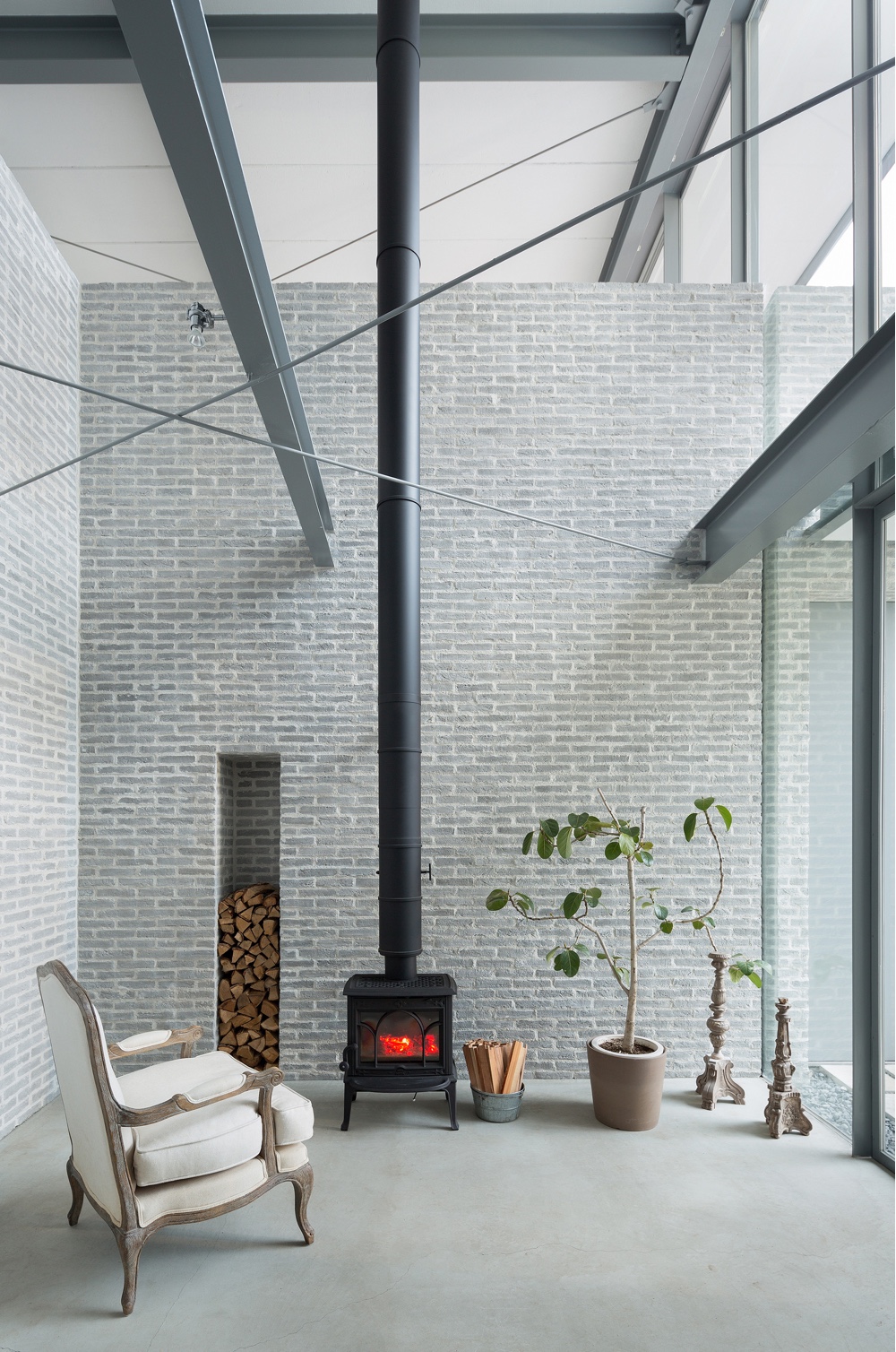 A cosy fireside in a house in Setagaya, Tokyo, by Comma Design. Image © Takumi Ota via ArchDaily. 