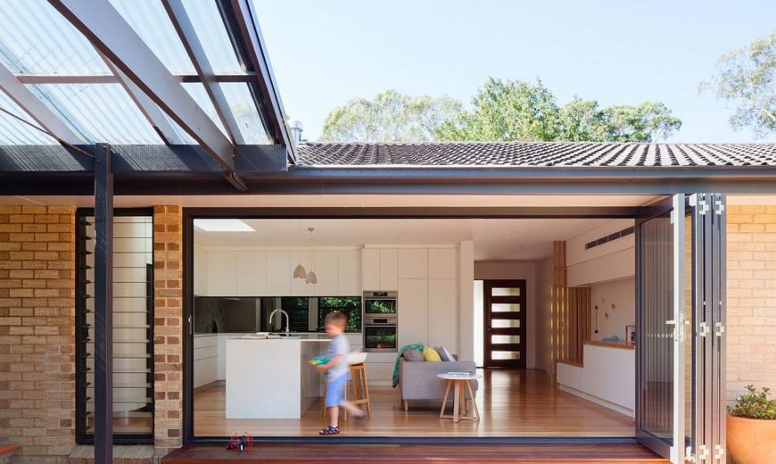 Slated Timber Screen and a Light-Filled Interior Transform 1960s Sydney Home