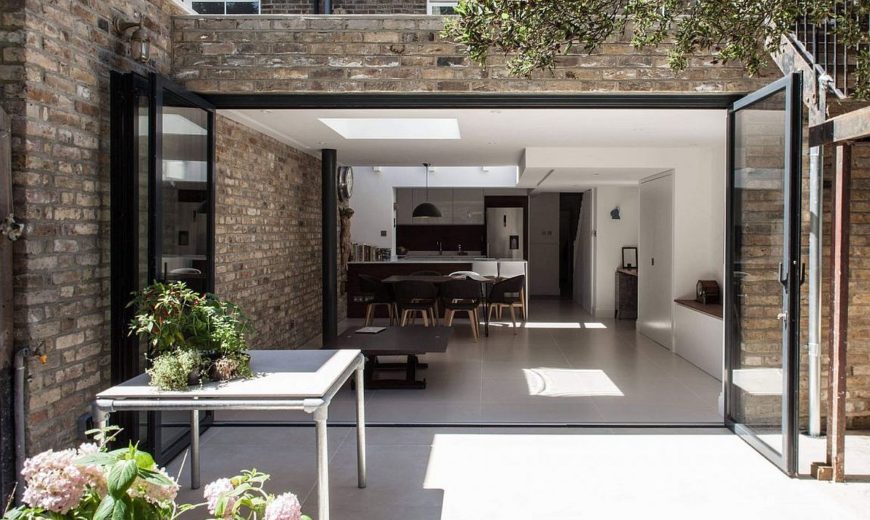 Light, Space and a Cheerful Family Zone: Modern Extension of London Home