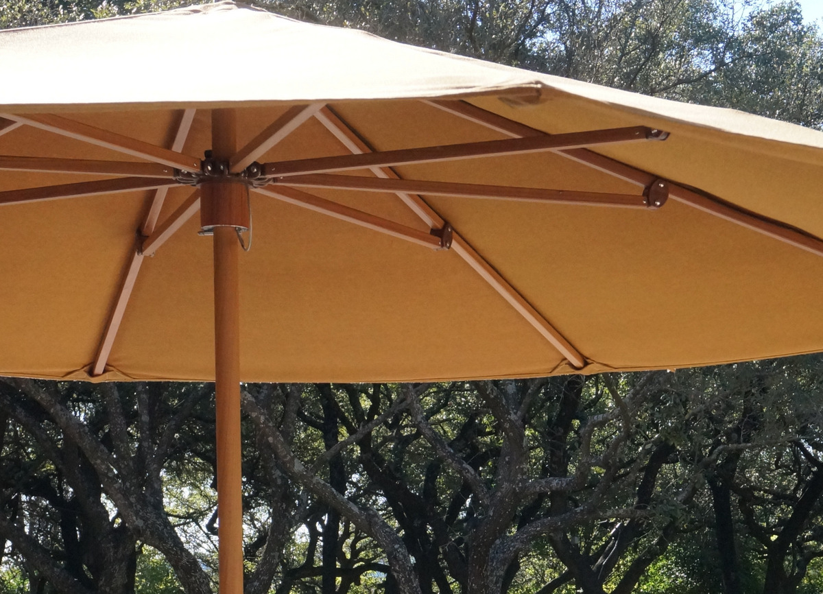 Outdoor patio umbrella