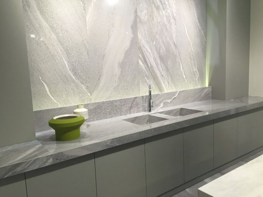 A touch of green in a grey bathroom