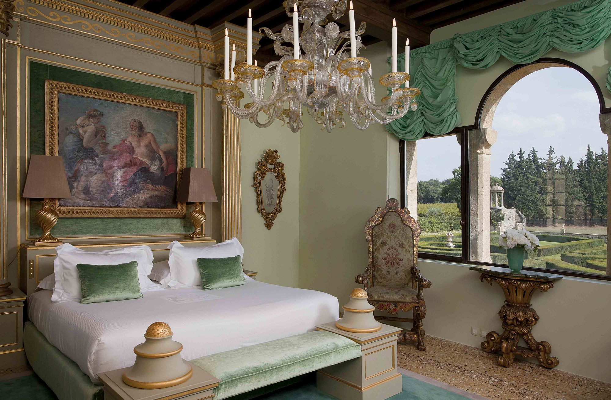 Beautiful and luxuriois suite at Villa Baulieu