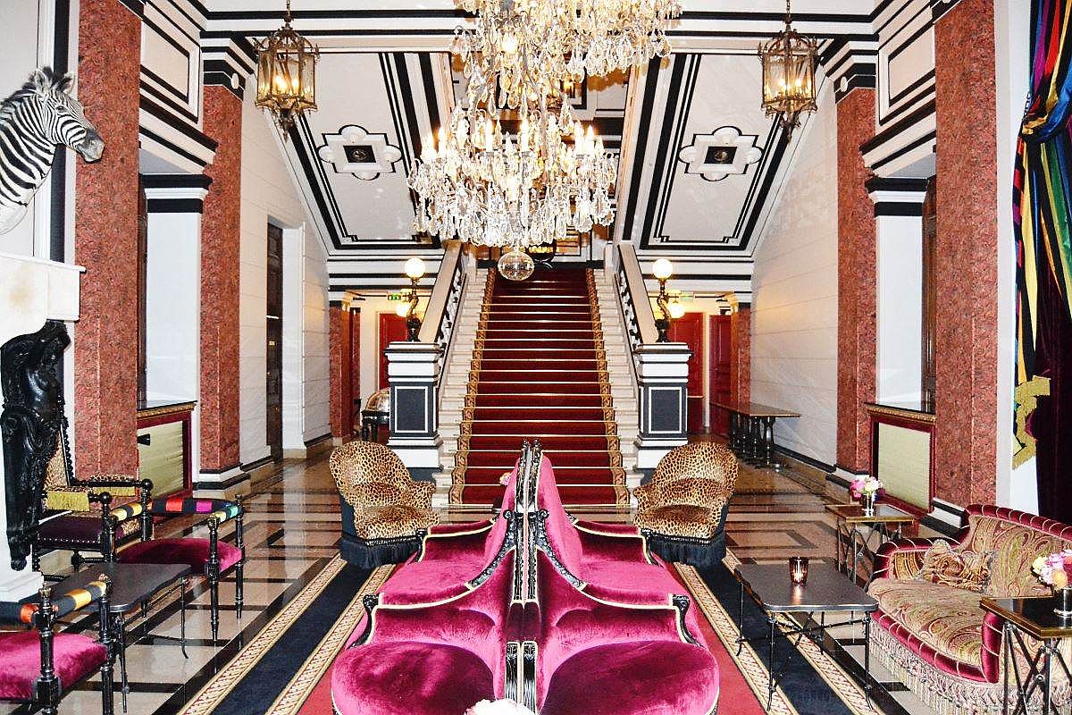 Chic and glamorous lobby at Saint-James Paris