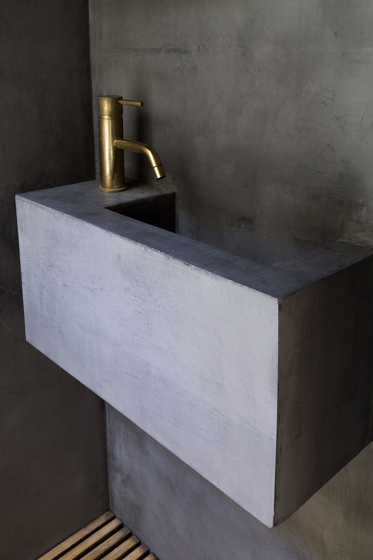 Concrete sink for the contemporary sunken bath