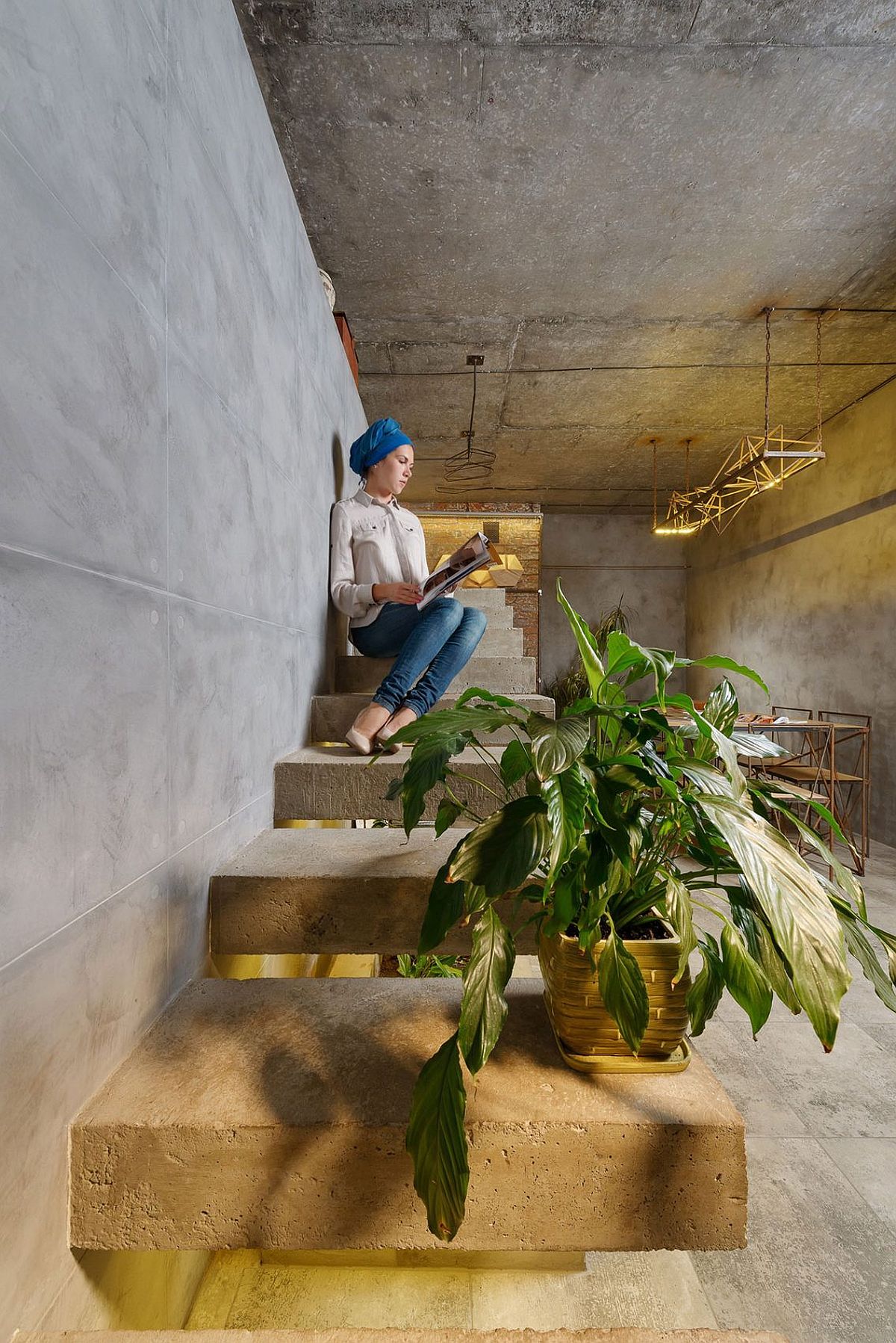 Concrete staircase in the living room becomes an aesthetic addition