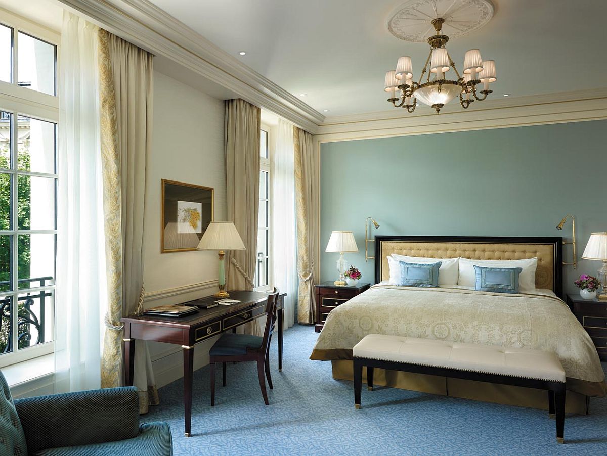 Deluxe Room at Shangri-La Hotel, Paris