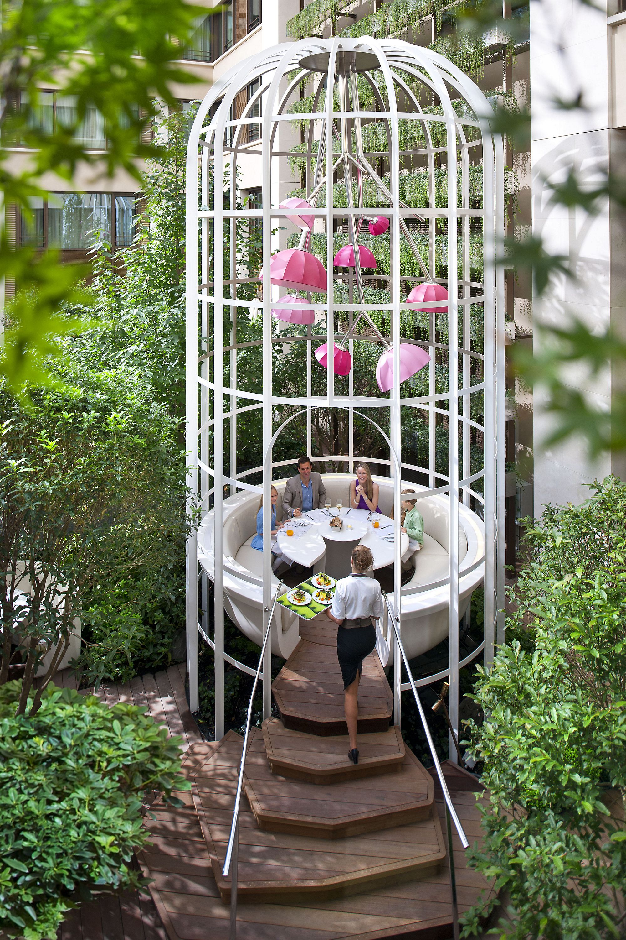 Dine in style and surrounded by nature at the Mandarin Oriental, Paris