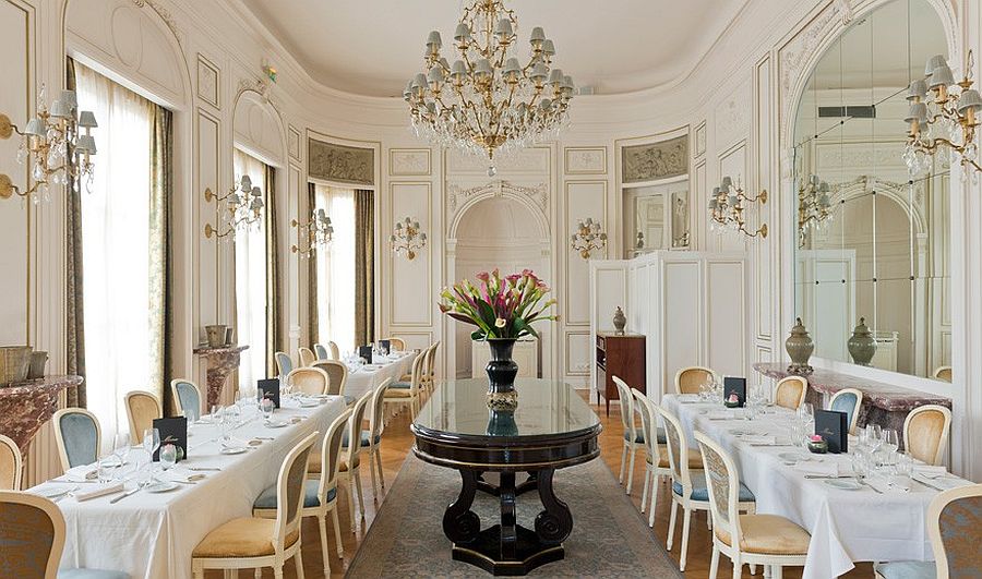 Dining at Tiara Chateau Hotel Mont Royal Chantilly