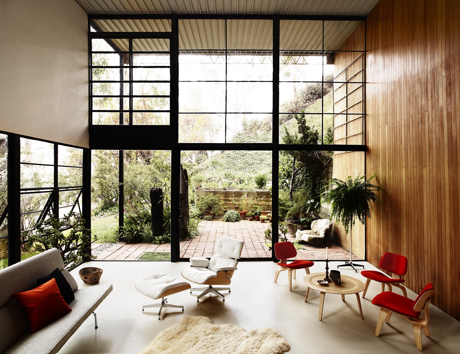 Eames House Living Room Design Classic Stories: The Eames Lounge Chair and Ottoman