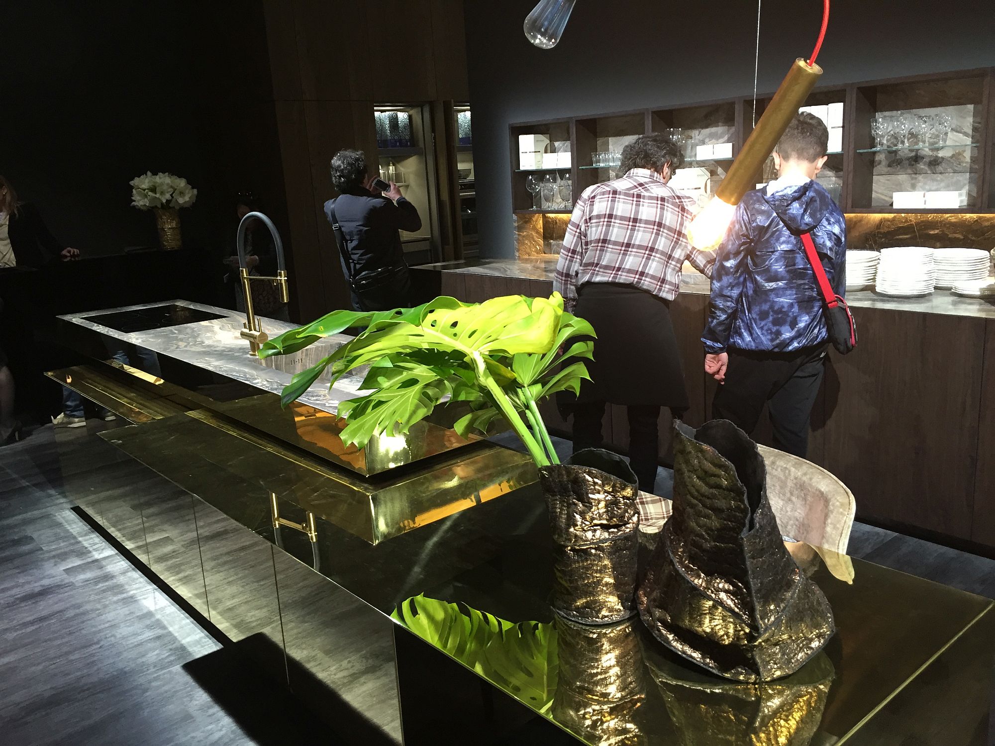 Glazed, mirrored finish of the kitchen island