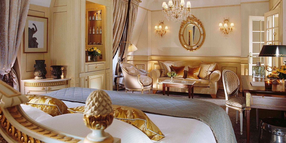 Gold brings elegance and class to the luxurious hotel room
