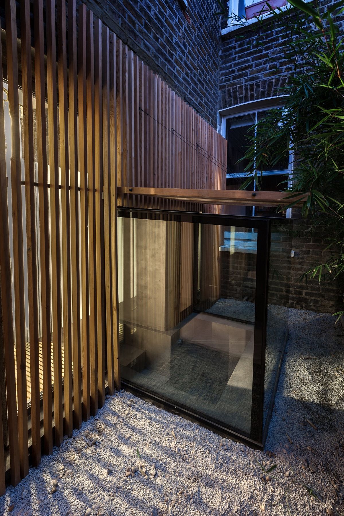 Granite gravel, polished concrete and bamboo shape thegarden around the sunken bath