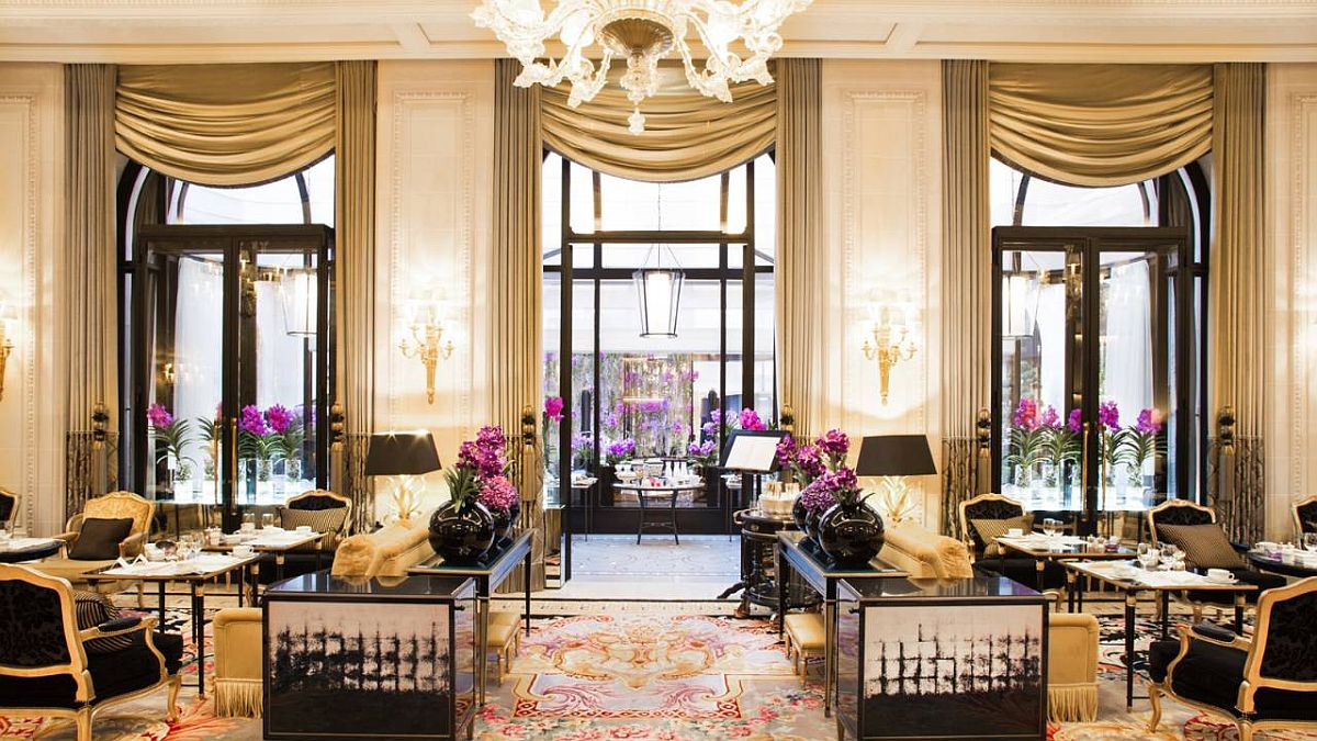 La Galleria Lounge at Four Seasons Hotel George V Paris