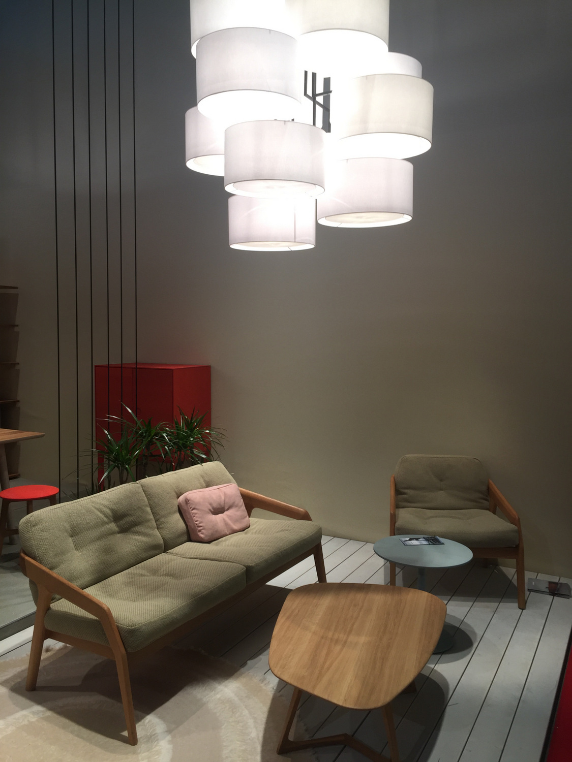 Rosy shades in a modern living area