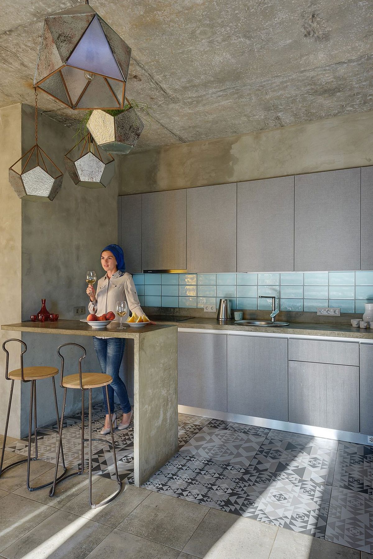 Small and stylish kitchen with concrete breakfast bench