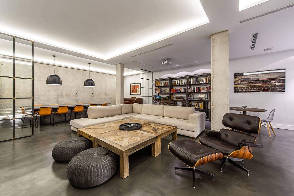 Spacious living area, kitchen and dining area of the industrial home in Pozuelo de Alarcón, Madrid