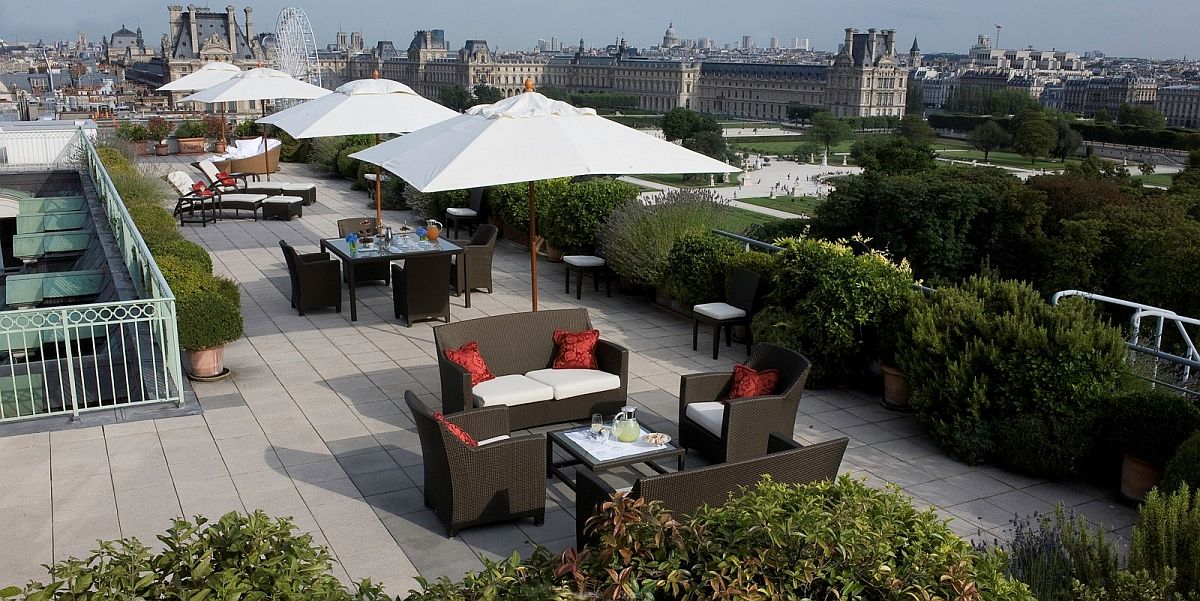 Terrace dining with a view of Paris at its best - Le Meurice