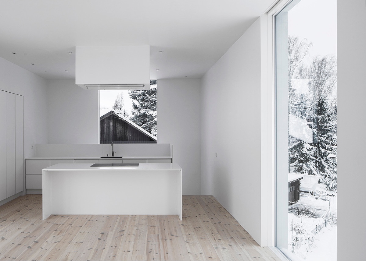 Villa Mörtnäs kitchen. Image © Johan Dehlin via ArchDaily.