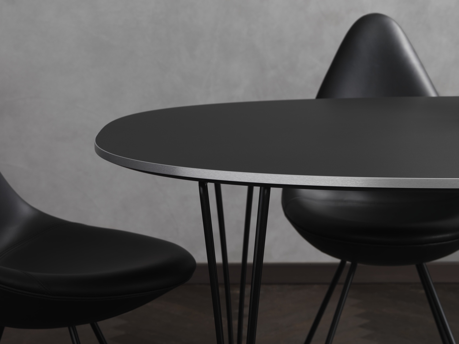 B612 Super-Elliptical™ table in black laminate