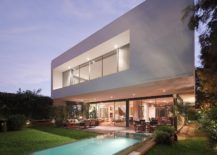 Contemporary-House-M-in-Lima-with-a-relaxing-pool-in-the-backyard-217x155