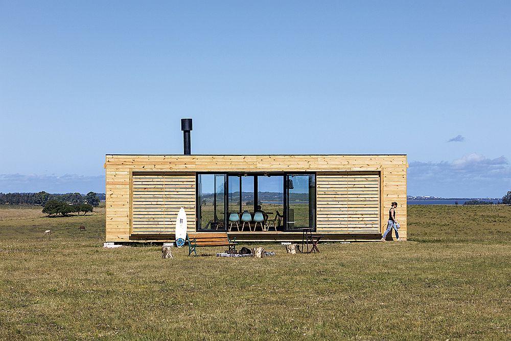 Countryside prefab near the beach is practical and sustainable