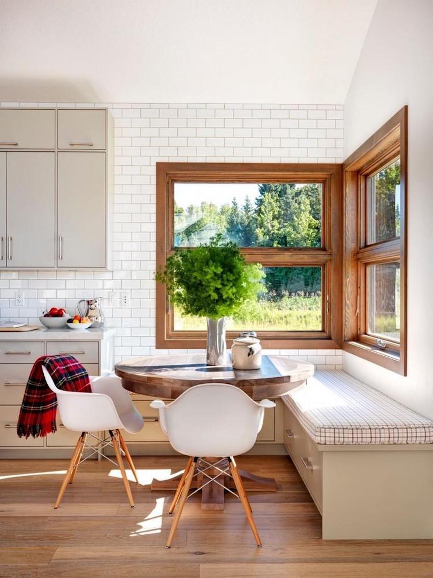 Cozy farmhouse kitchen banquette