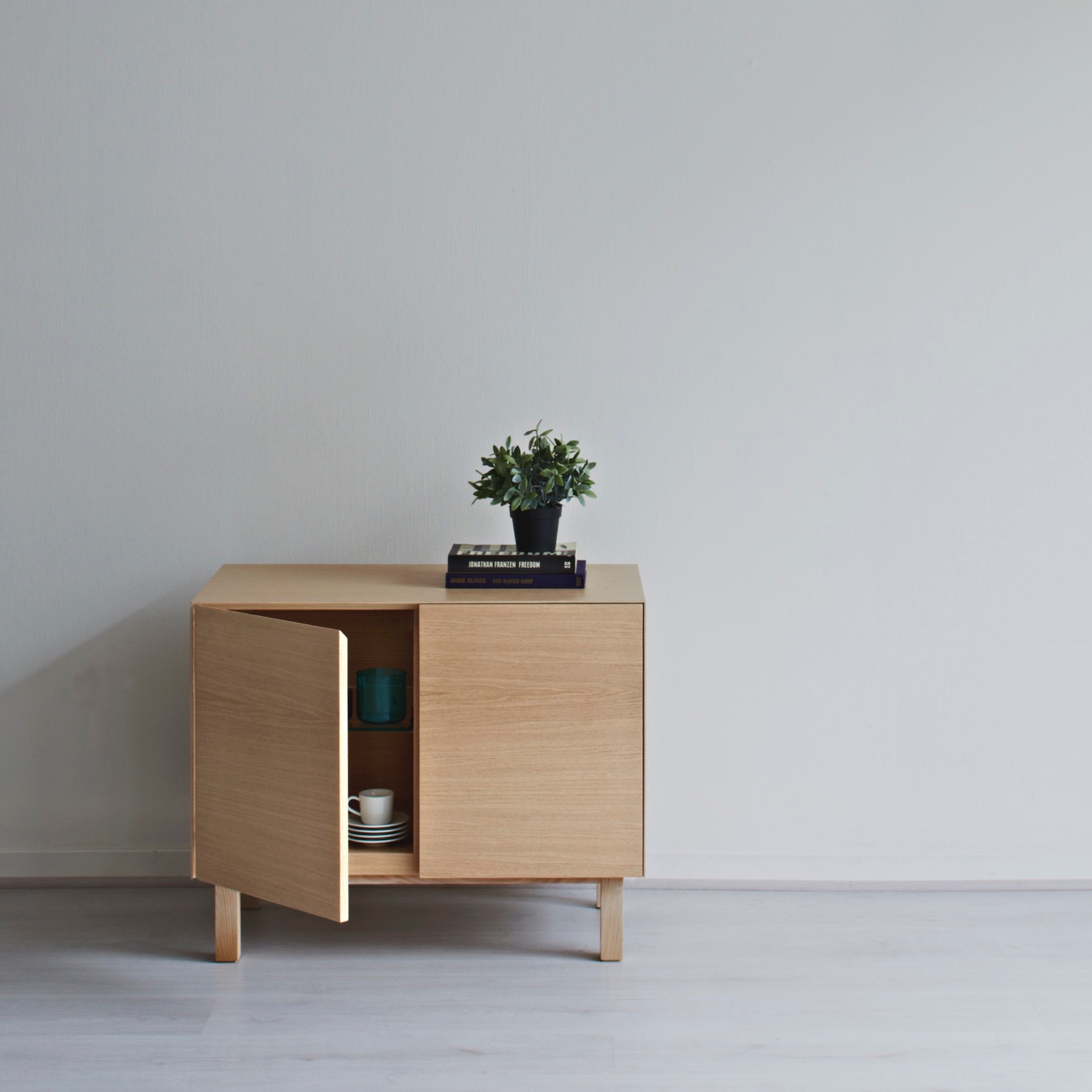 Cubo-Sideboard-two-doors