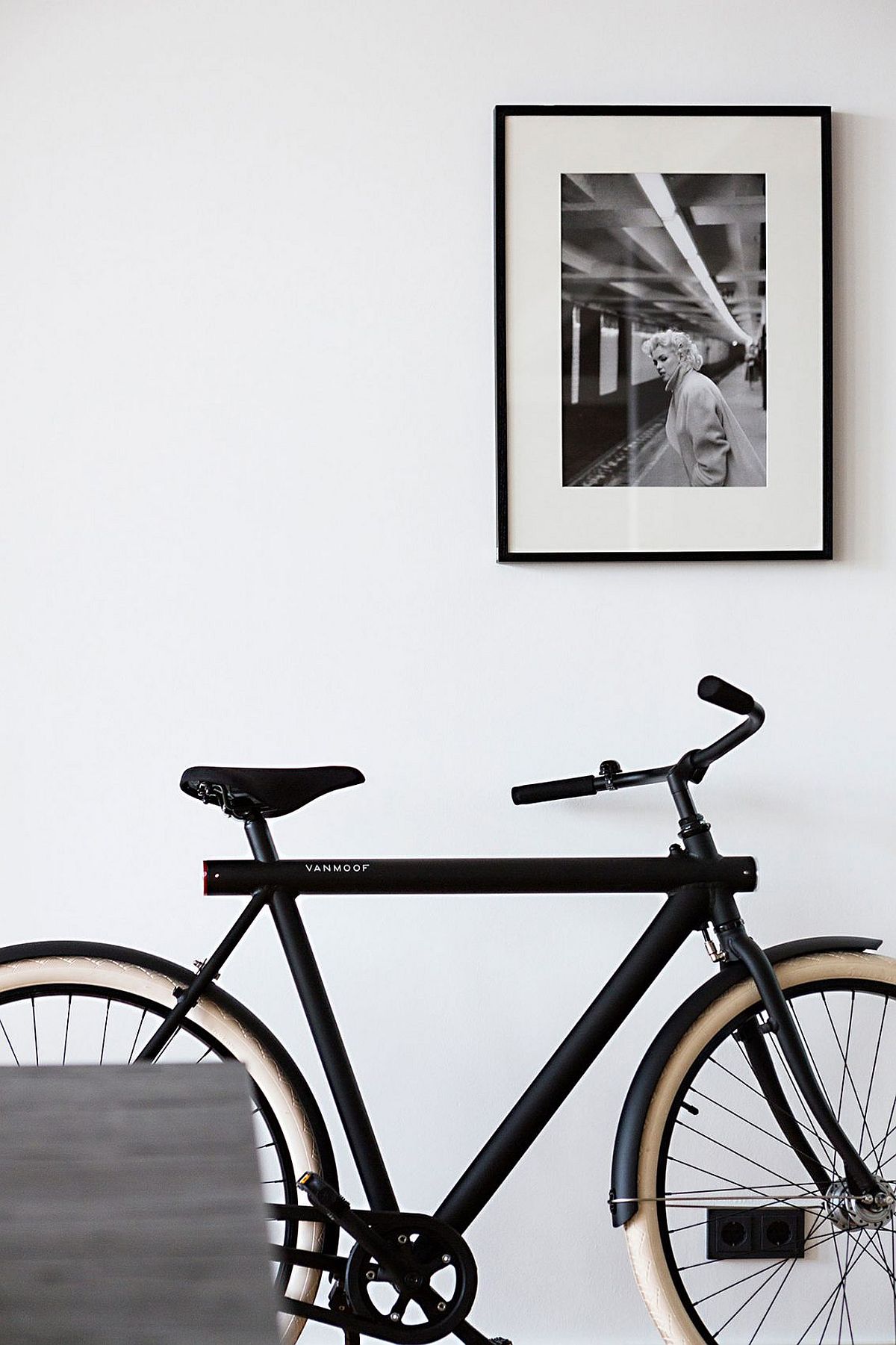 Cycle used as a decorative piece inside the Belin loft