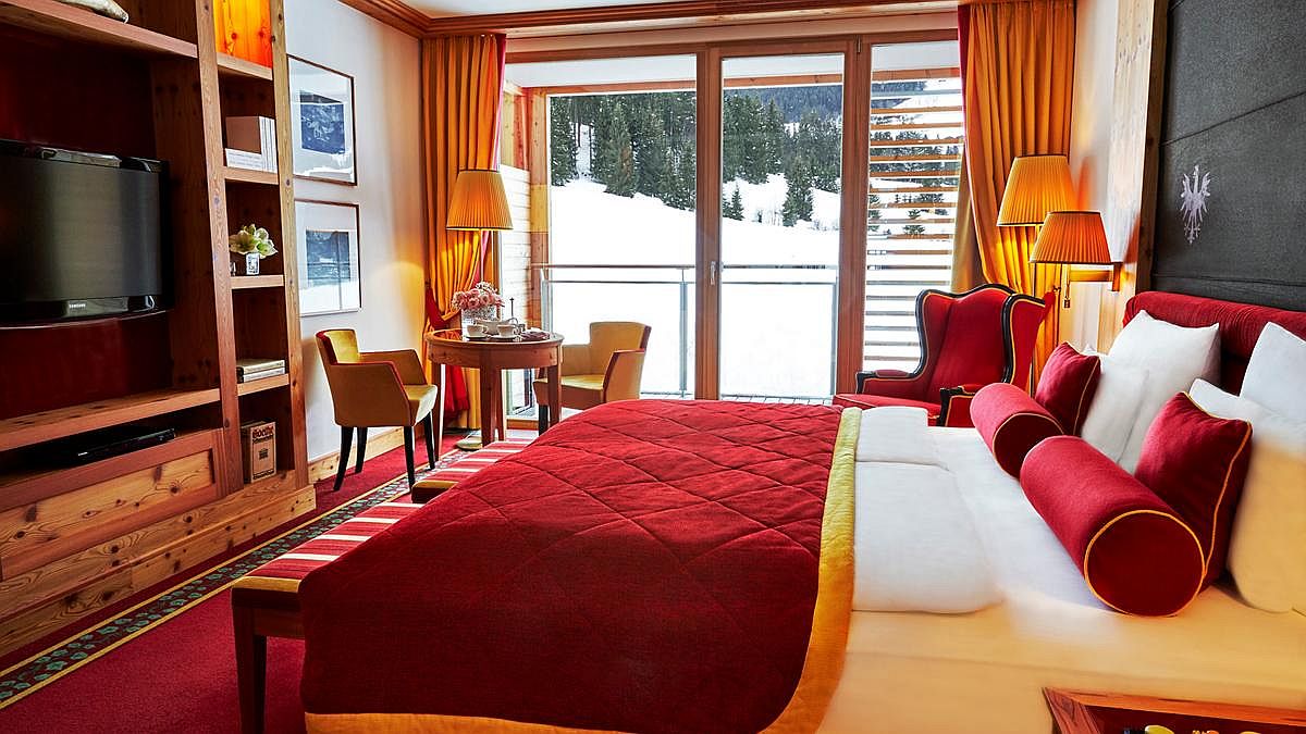 Deluxe double room at the 5-star Kempinski Hotel Das Tirol